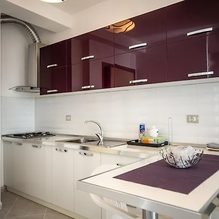 Sea View Apartment *